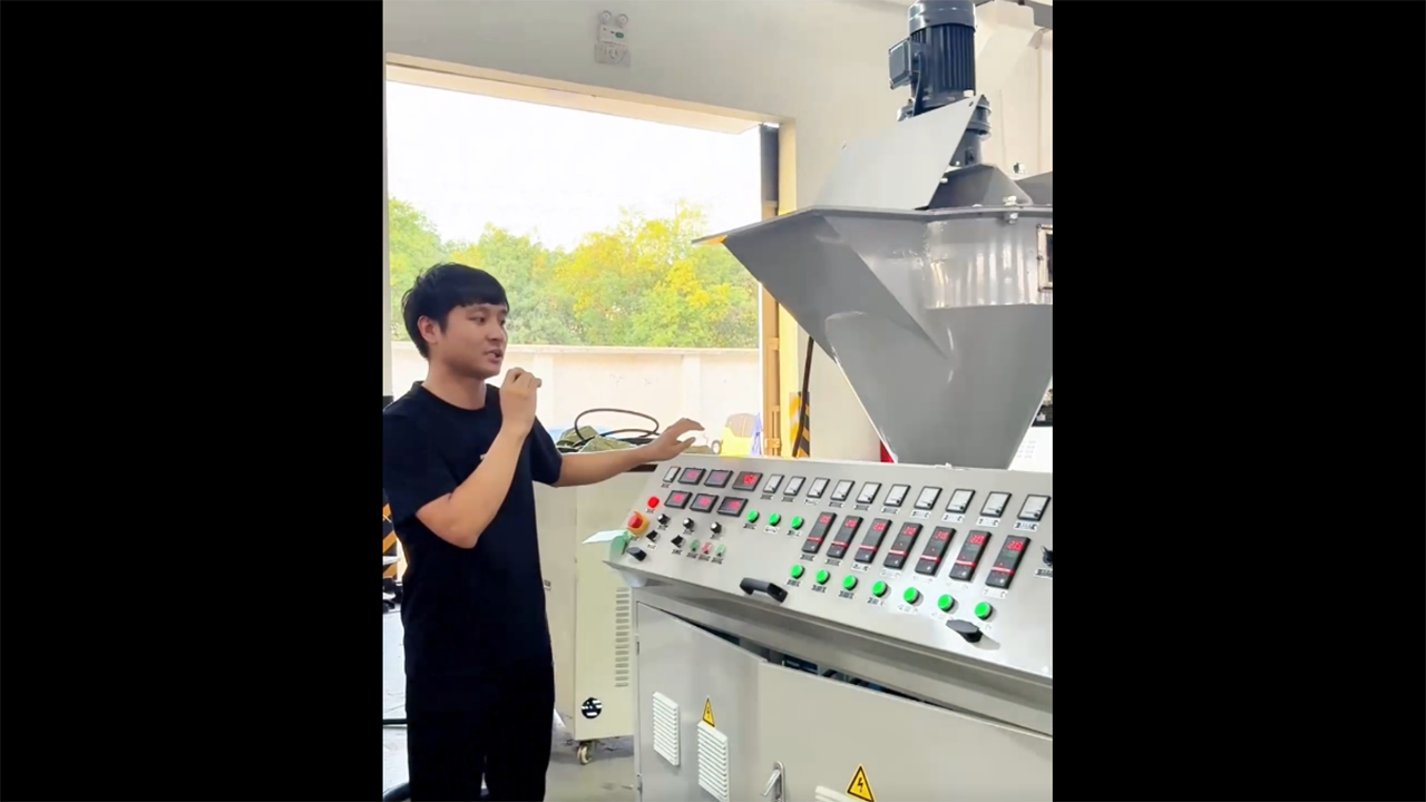 اضطر بيليه الصحافة