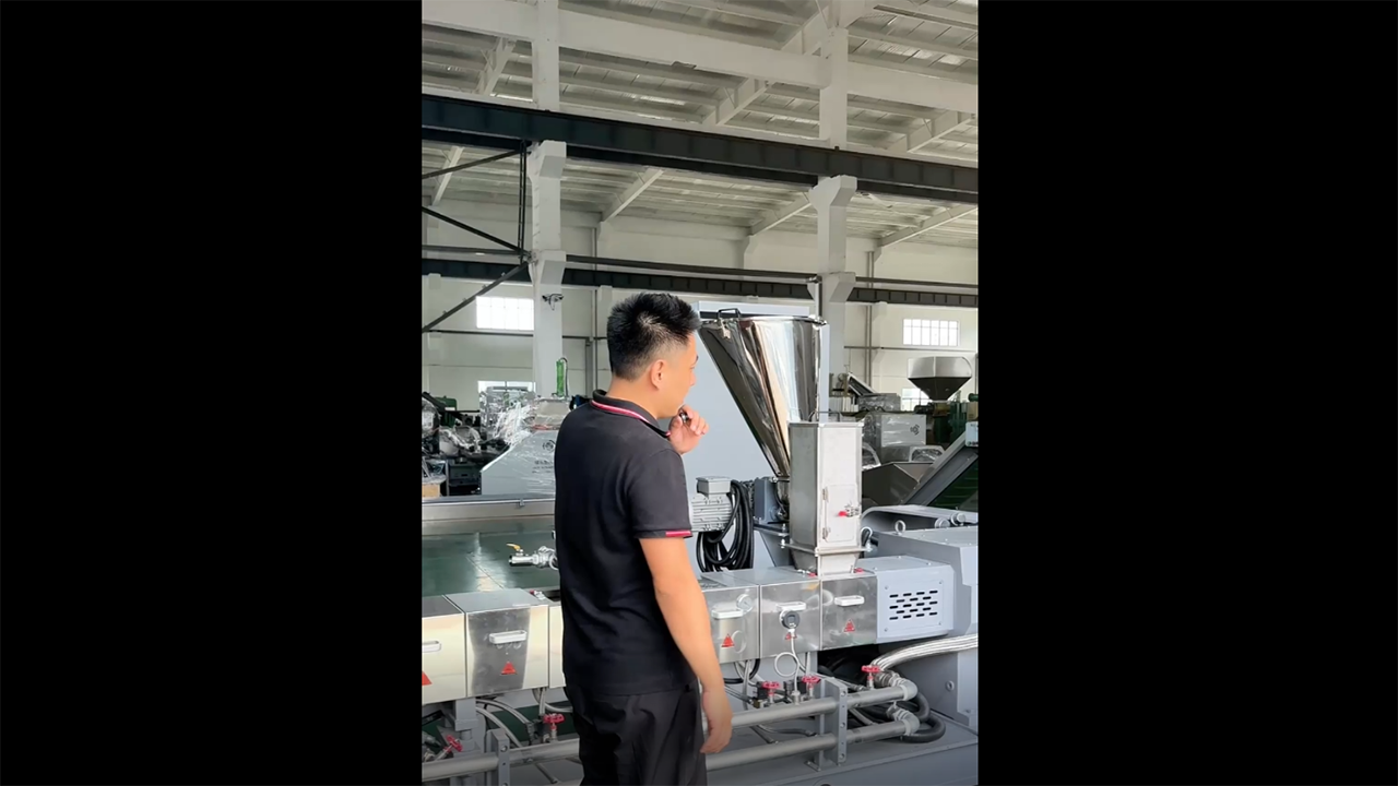 التوأم برغي أسفل آلة