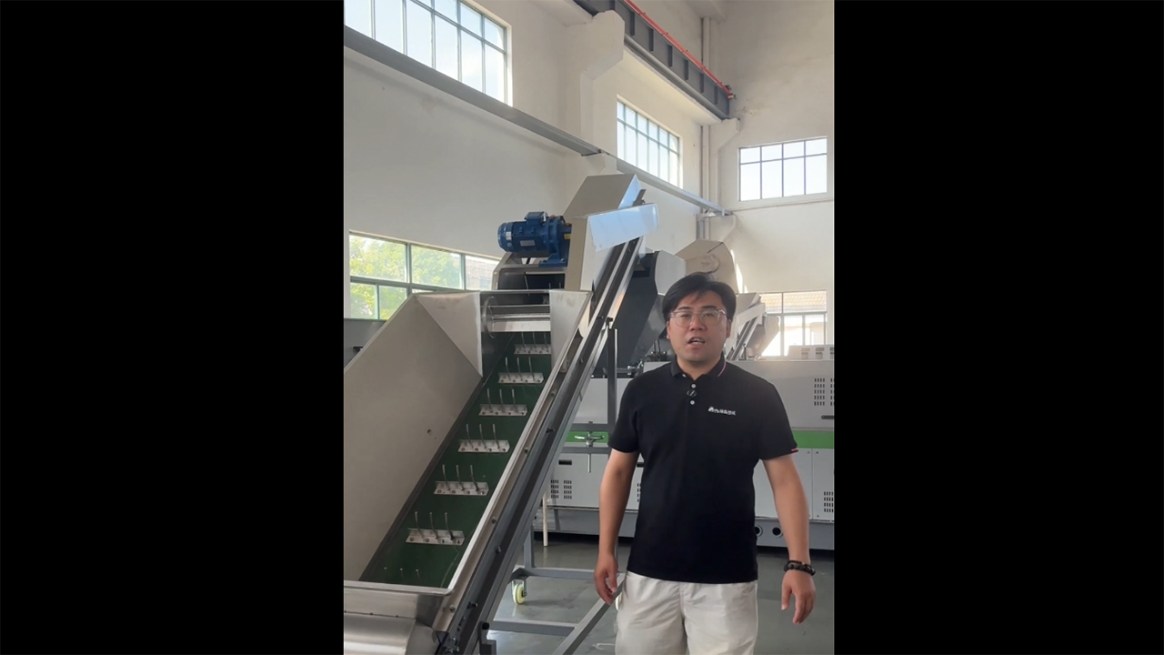 فيلم المحبب مع الماء